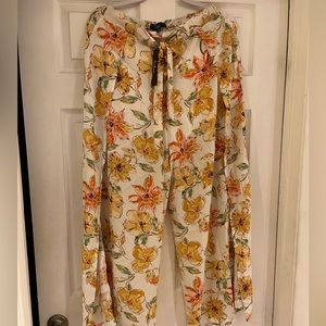 NWT LULUS FLORAL PANTS OPEN SIDES size M